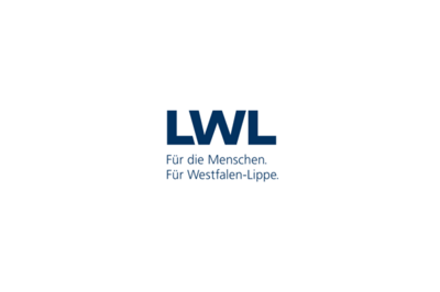 Das Logo des Landschaftsverbandes Westfalen Lippe (LWL) zeigt ein blaues "LWL" und den Schriftzug "Für die Menschen. Für Westfalen-Lippe.".